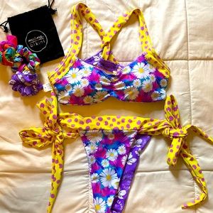 Moana Reversible New Two Piece Floral Bikini Size M Scrunche Set Included!